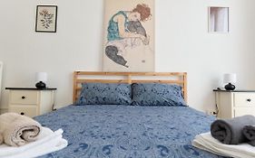 DUOMO 15 min - Cozy Artist's note apartment